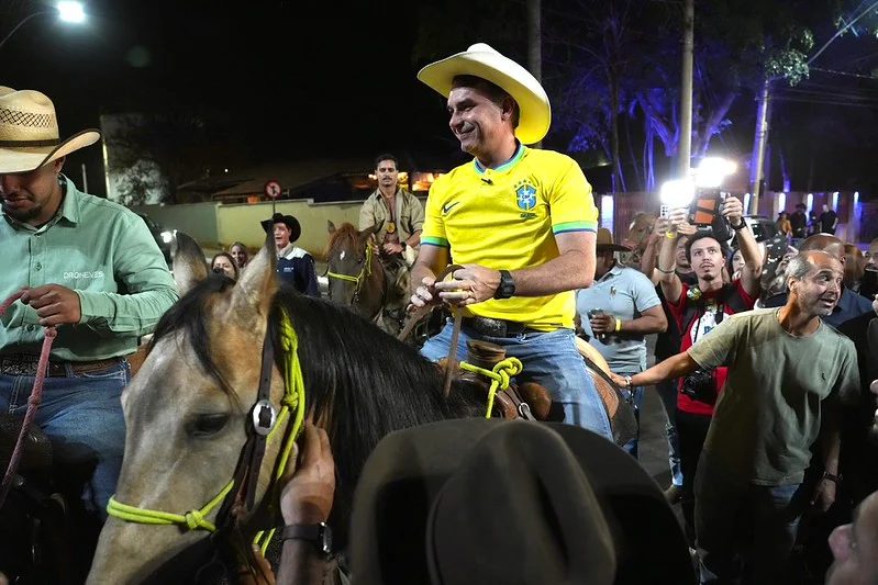 Flávio Bolsonaro se encontra com empresários em SP; Lula sem agenda
