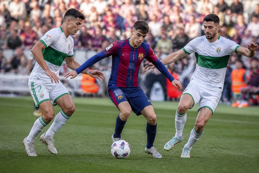 Barcelona começa jornada em busca do tri no Espanhol contra Elche