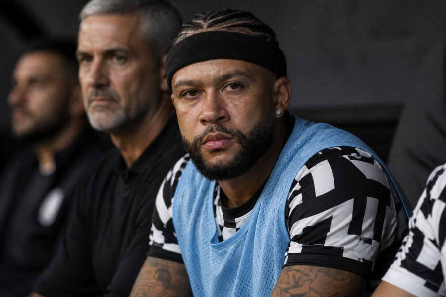 Corinthians avalia ações contratuais após clipe polêmico de Depay