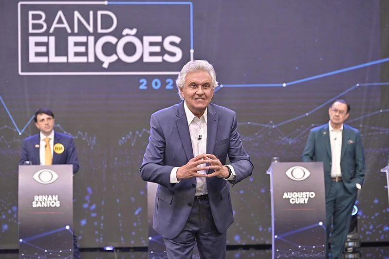 Debate na ‘Band’: ausentes, Lula e Flávio Bolsonaro são os principais assuntos
