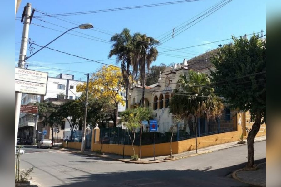 Diretora de escola em MG é acusada de humilhar criança com punição
