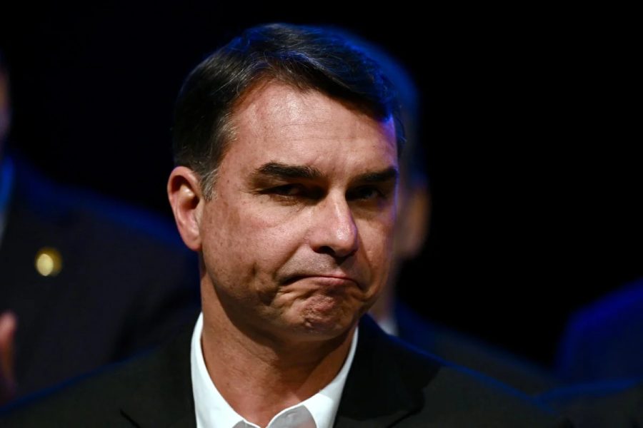 Flávio Bolsonaro defende anistia e critica ‘narcoterroristas’ no Rio