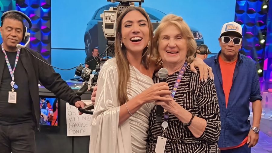 Sara Abravanel faz rara aparição em homenagem aos 45 anos do SBT