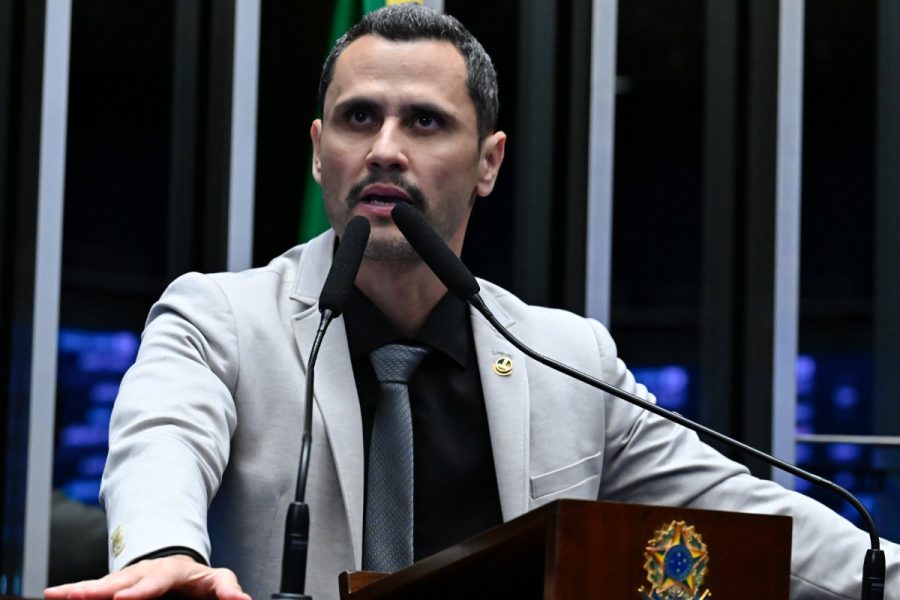 Cleitinho apoia Flávio Bolsonaro e pede votos para sua candidatura