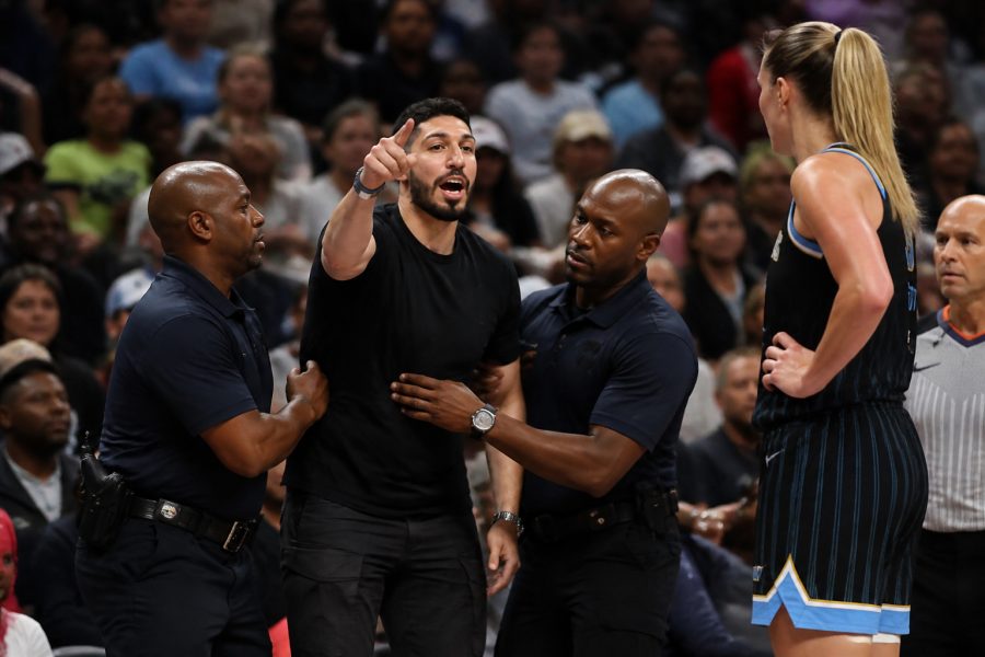 Ex-jogador é expulso da WNBA por protesto contra atletas trans