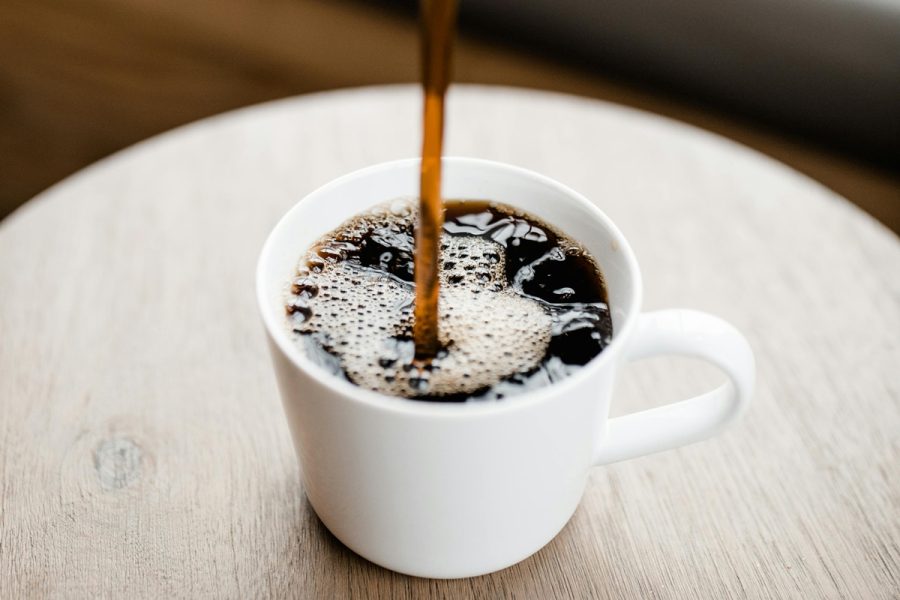 Efeito do consumo excessivo de café na saúde óssea de mulheres idosas