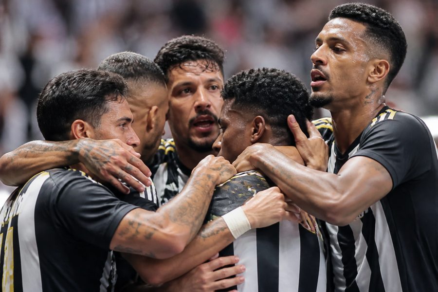 Força do grupo conduz Galo à semifinal