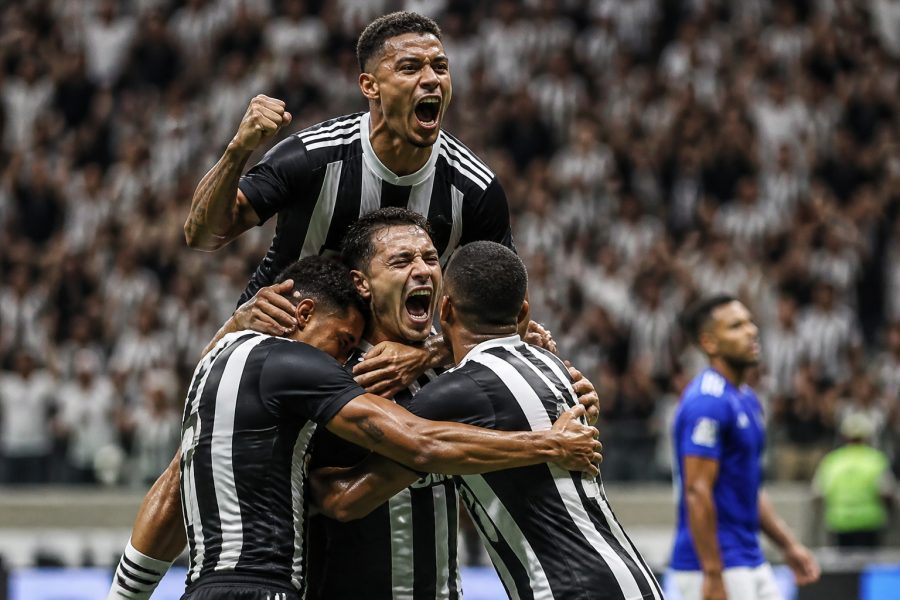Galo vira sobre o Cruzeiro e está na semifinal