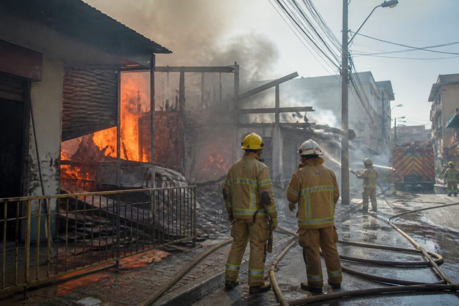 Incêndio em Pirapora danifica comércios e aciona Corpo de Bombeiros