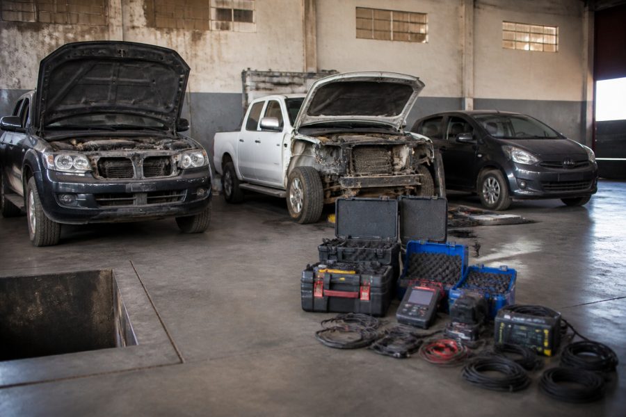 Polícia apreende veículos e equipamentos em operação contra adulteração