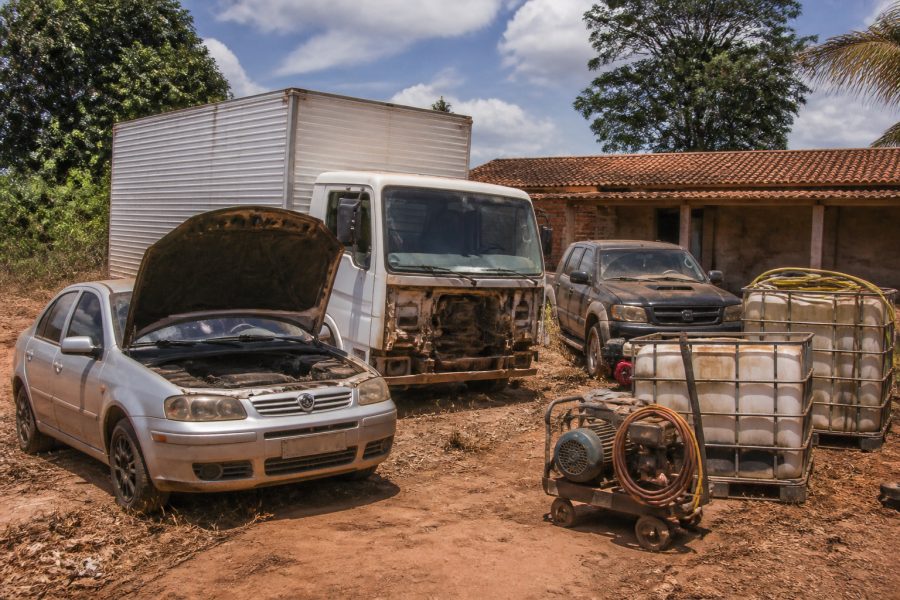 Investigação sobre adulteração leva polícia a apreender três veículos e equipamentos em cidades do Norte de Minas
