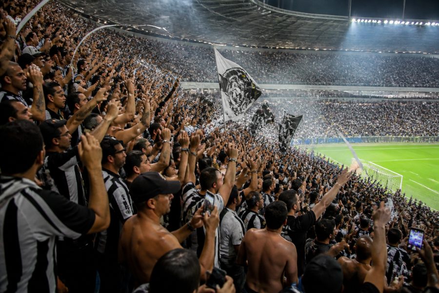 Massa transforma Arena MRV em caldeirão na classificação