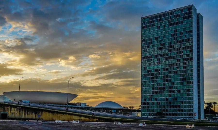 Votação da PEC que prevê fim da escala 6×1 é adiada no Senado